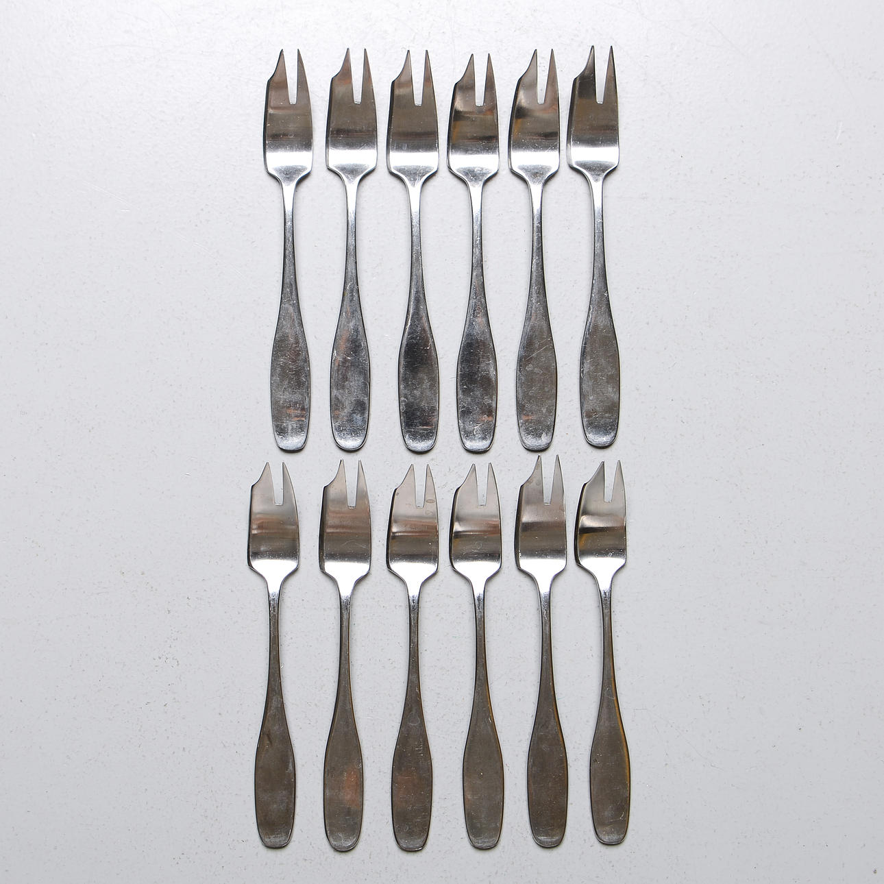 SIGURD PERSSON. “Servus”, 12 dessert forks, Gense.