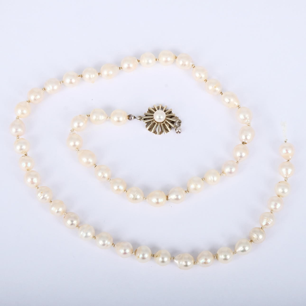 PÄRLCOLLIER, Lås i 18K vitguld, 1900-tal.