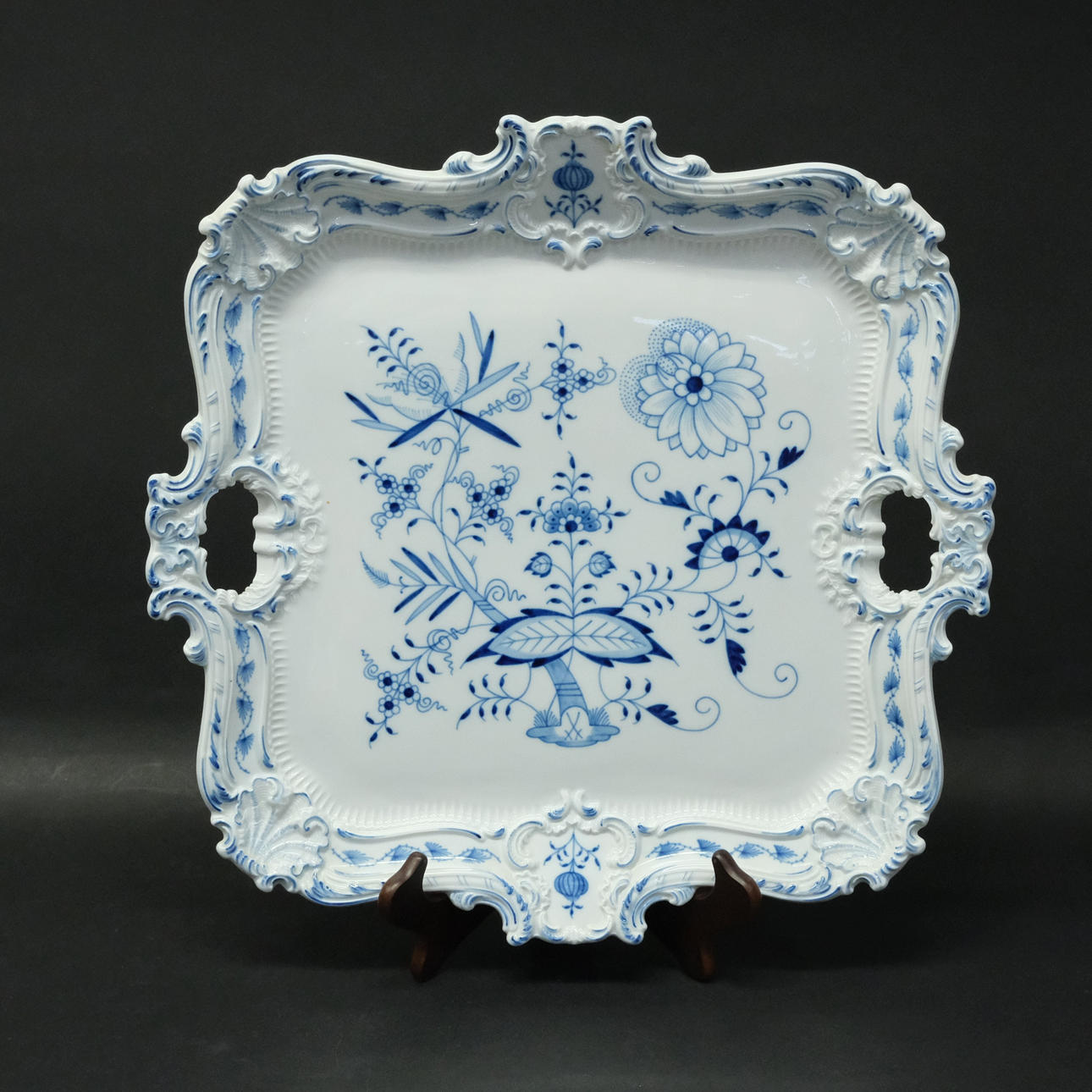 TRAY, ONION PATTERN, MEISSEN.