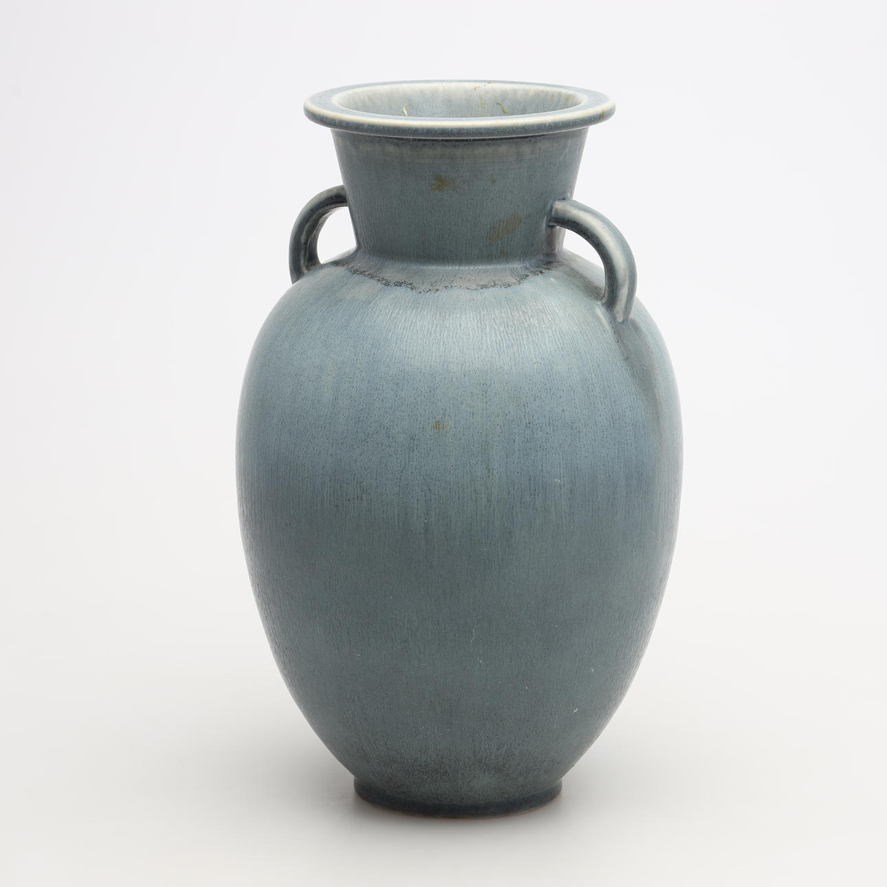 GUNNAR NYLUND. A ceramic Hänkelvase, Rörstrand.