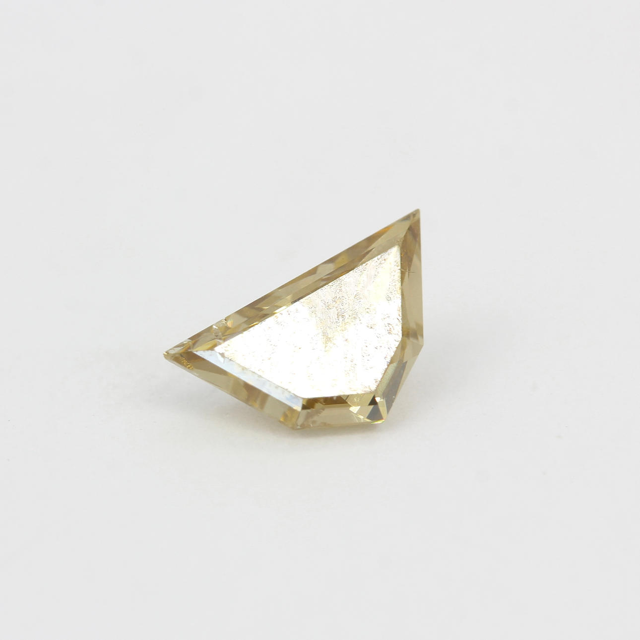 FANCY COLOUR DIAMOND (0.67CT).