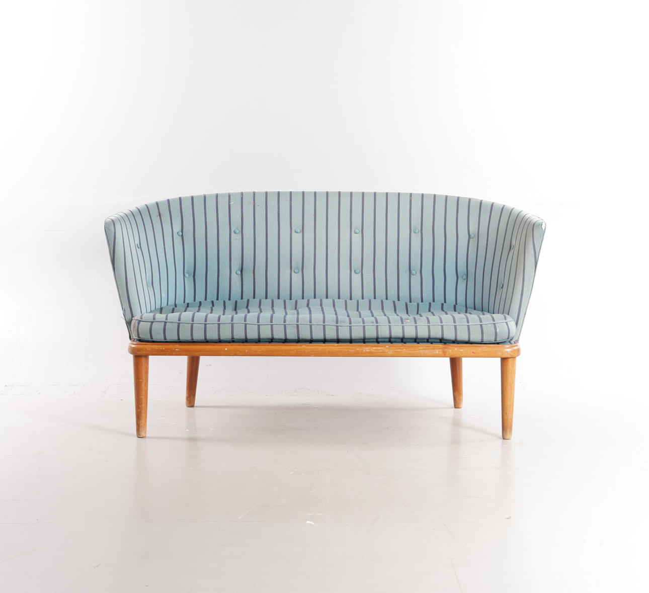 DANSK MØBELDESIGN. Freestanding two-person sofa with mahogany frame. Deep-stapled seat, sides and back upholstered in striped wool, mid 1900s.