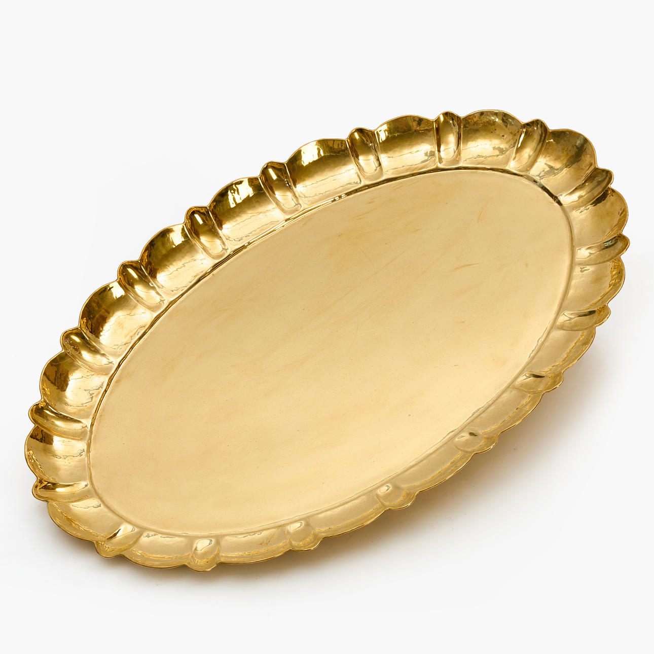 Ein Tablett, oval, Messing, Firma Lars Holmström, Arvika 1997.