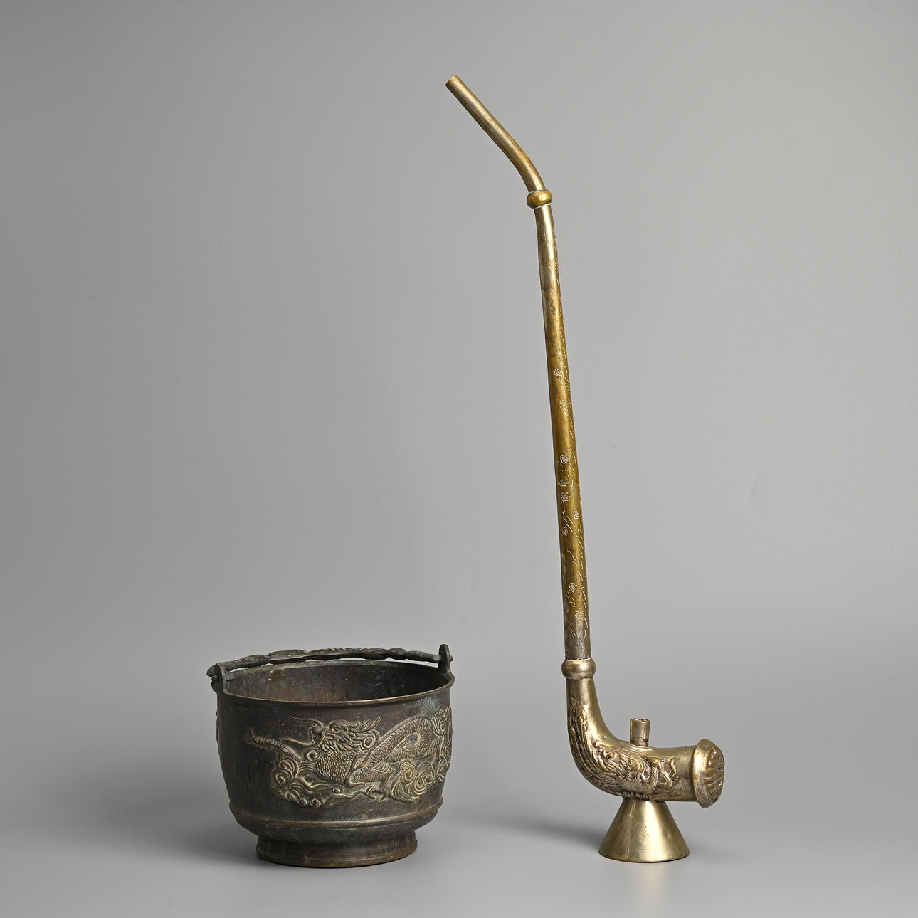 TWO CHINESE METALWARE ITEMS,EARLY 20TH CENTURY.