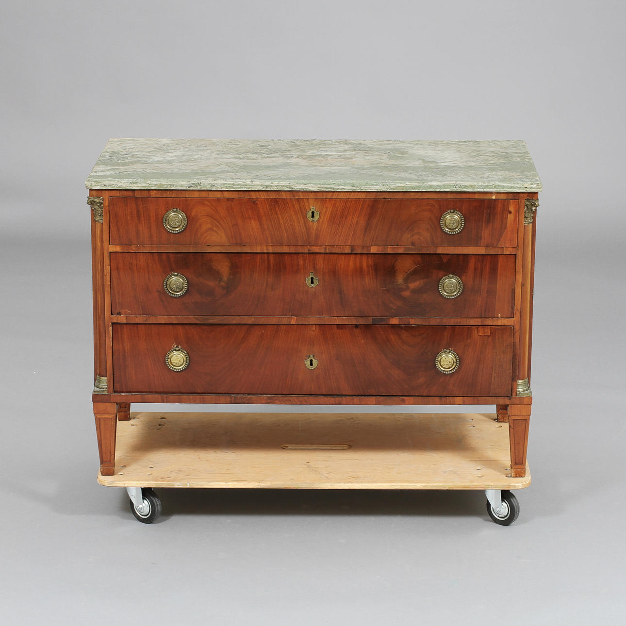 BYRÅ, empire, 1800-talets första hälft.