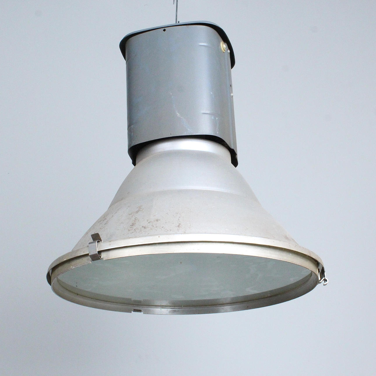 Ceiling light/industrial lamp.