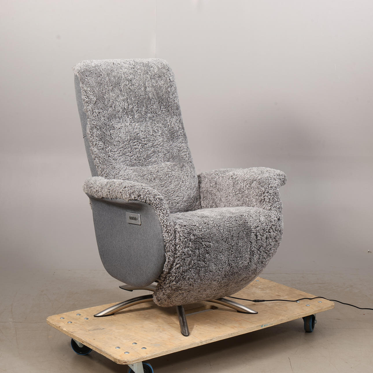 AN ARMCHAIR, Lyckå, Svenska Hem.