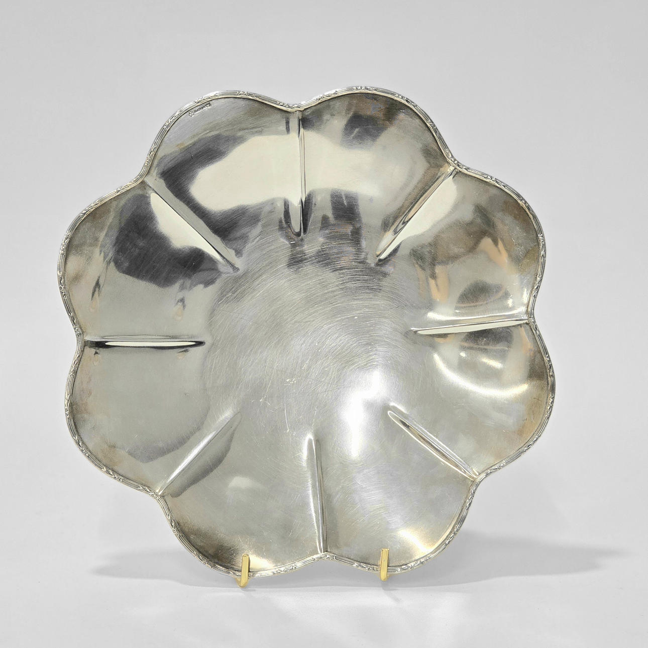 SILVER METAL CENTERPIECE. MENESES.