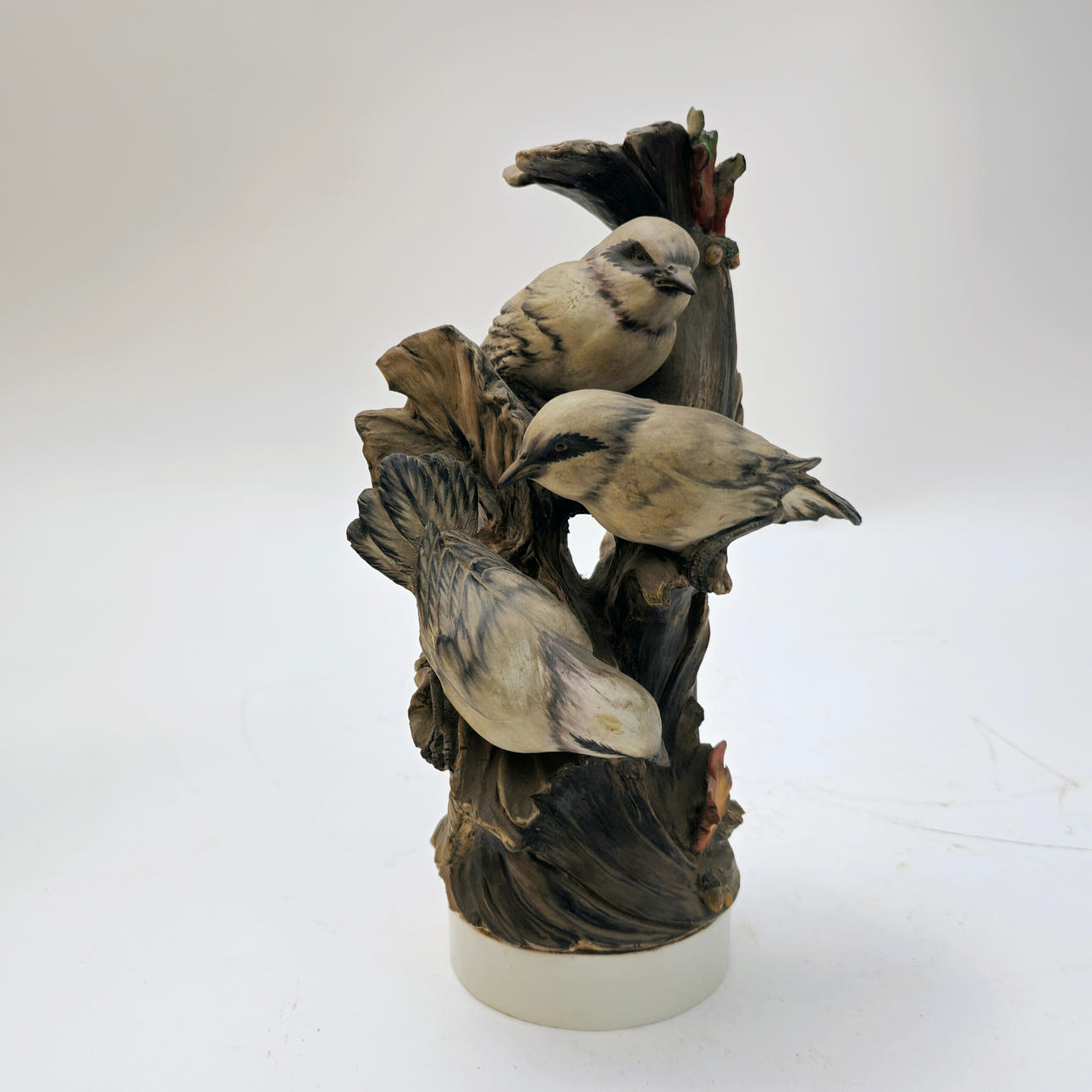 SPARROW. PORCELAIN. SIGNATURE ON THE BASE.