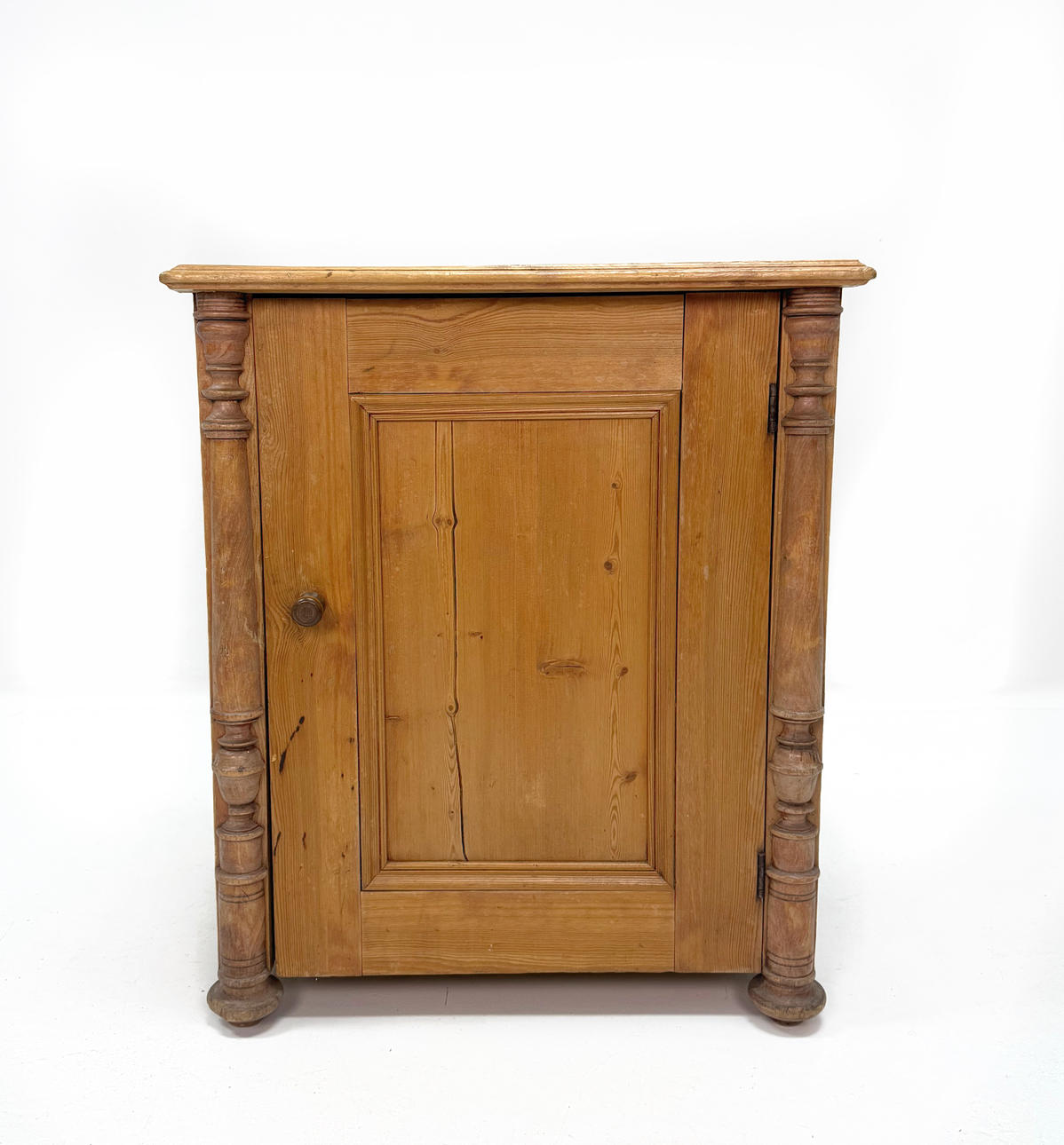 POT CABINET - Allmoge cabinet pine - 1800's.