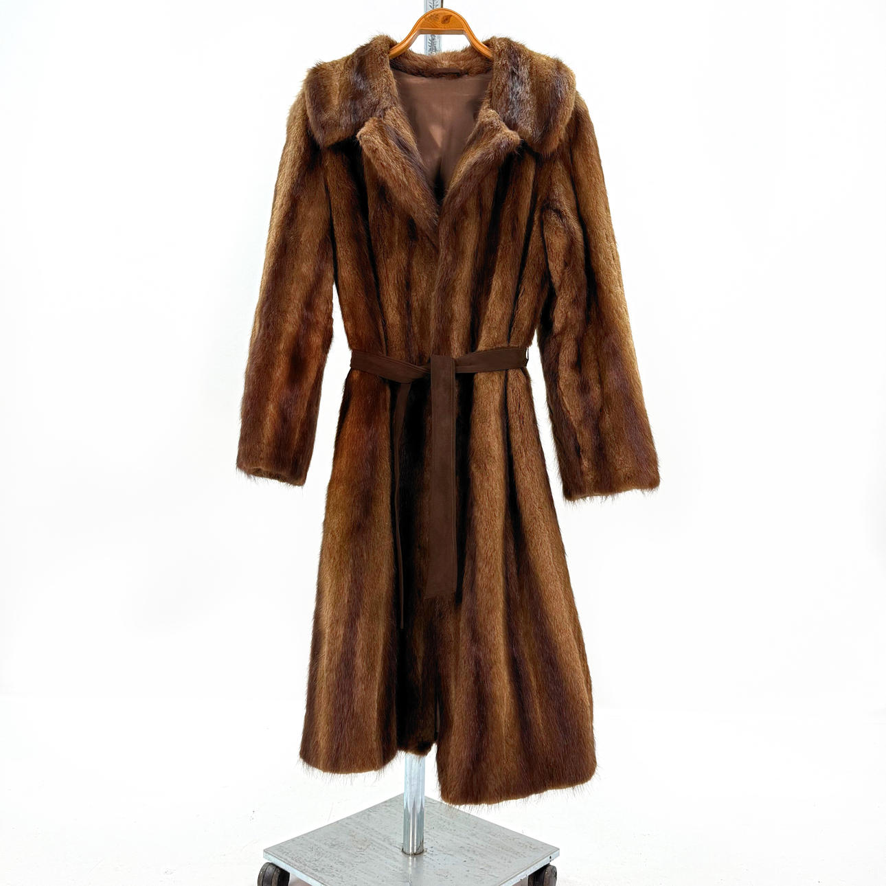 FUR COAT - attributed to Malung Mode.