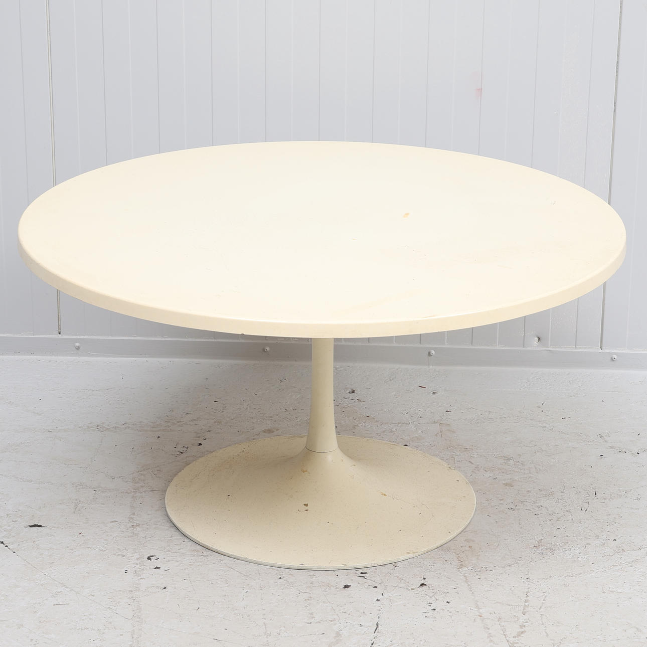 MESA DE CAFÉ, modelo tulipán.