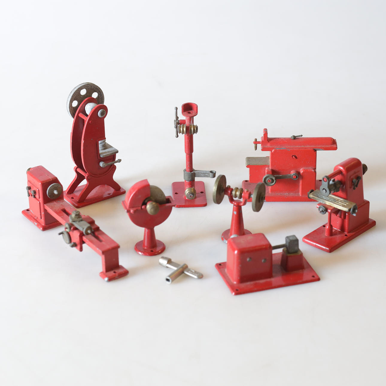 8 steam-powered machines, mostly Tekno, Denmark.