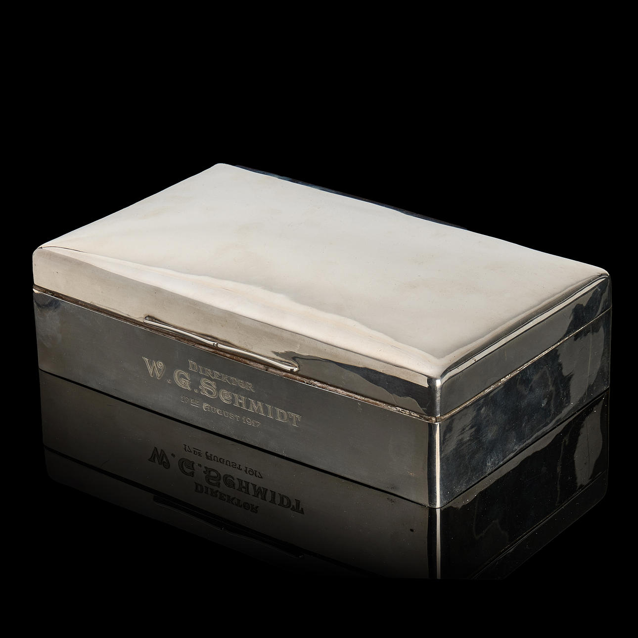 CIGAR BOX, silver, cedar wood interior, England.