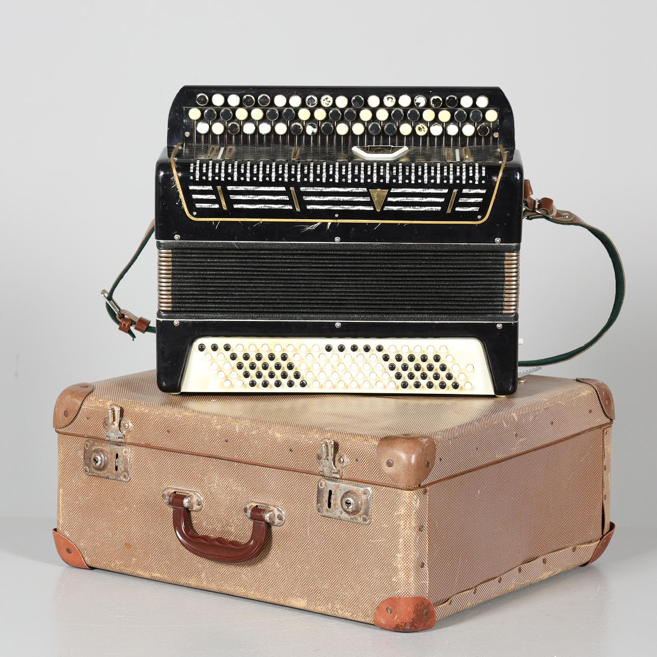 BUTTON ACCORDION with bag, Epmak.
