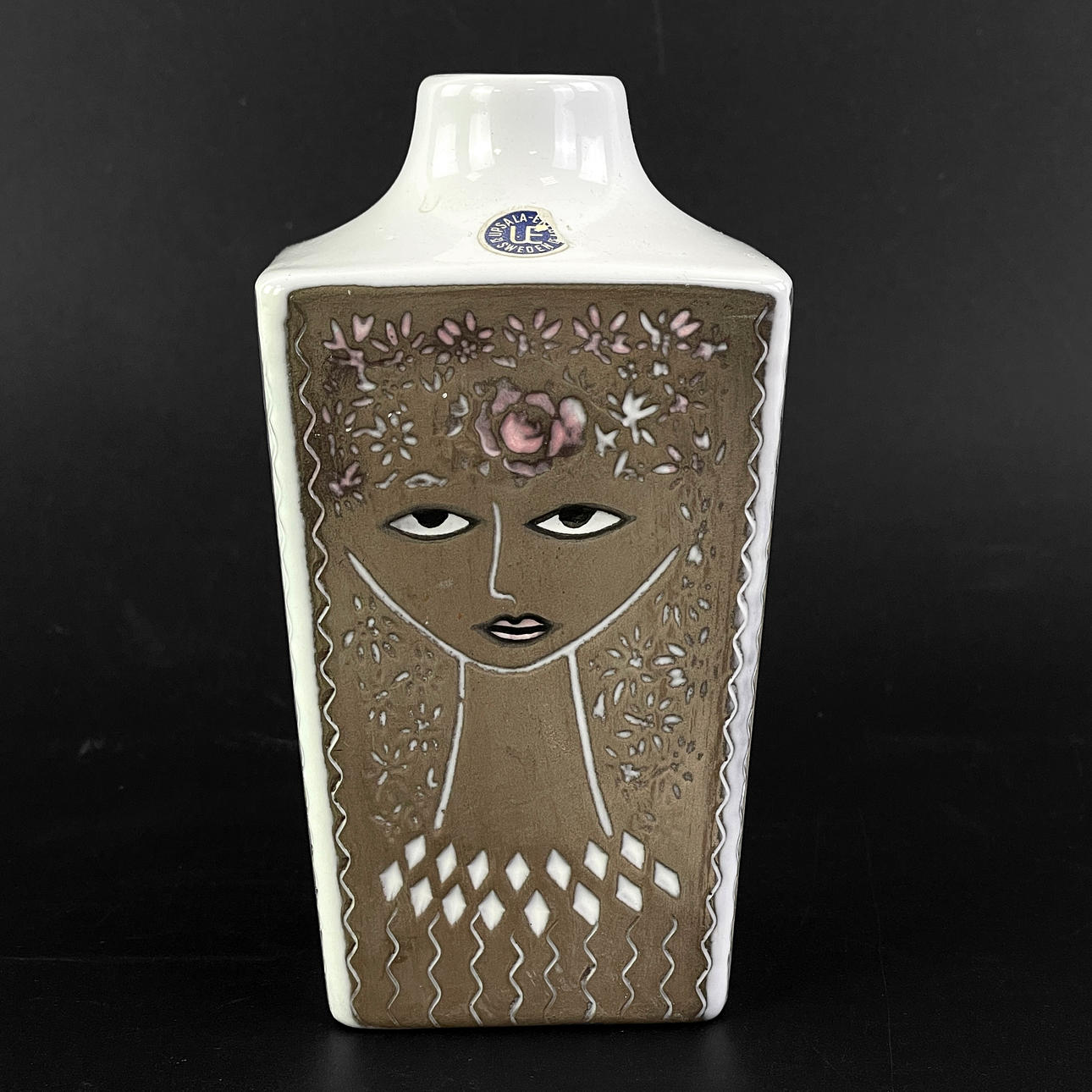 MARI SIMMULSON. A vase, earthenware, Upsala-Ekeby.