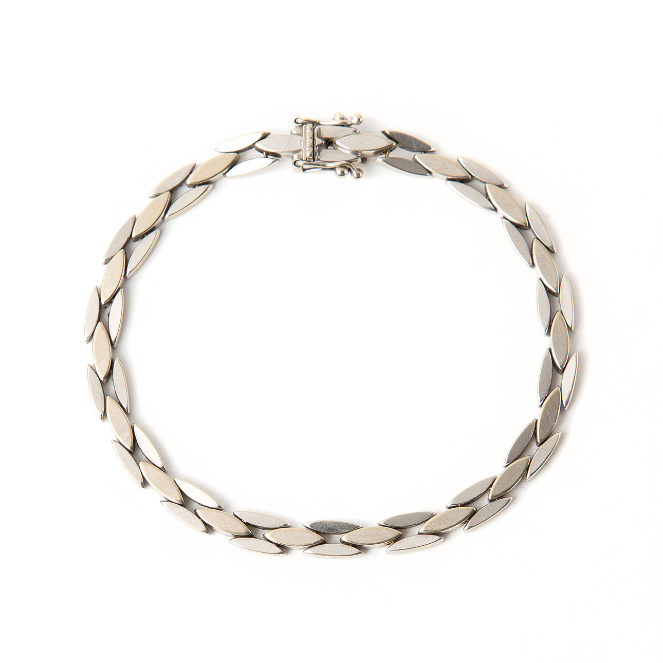 BRACELET, 18K white gold, import stamped.