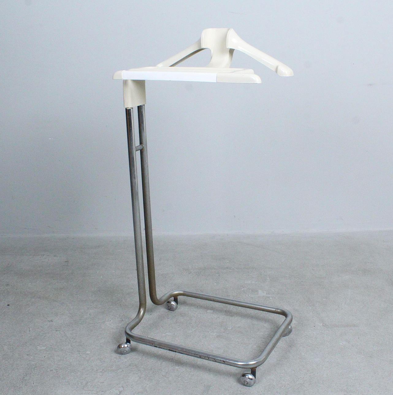 Silent Servant, Opal.