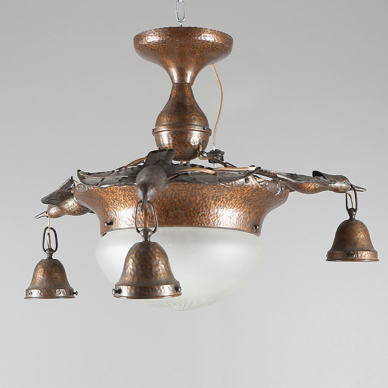 TAKLAMPA, koppar och glas, jugend, omkring sekelskiftet 1900.