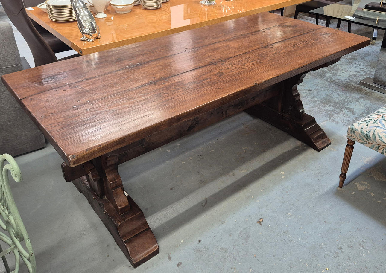 REFEKTORIUMSTISCH AUS EICHE.