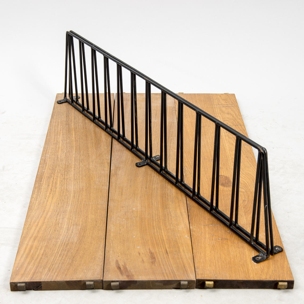 STRINGHYLLA, 3 teakhyllor med gavlar, 1900-talets mitt.