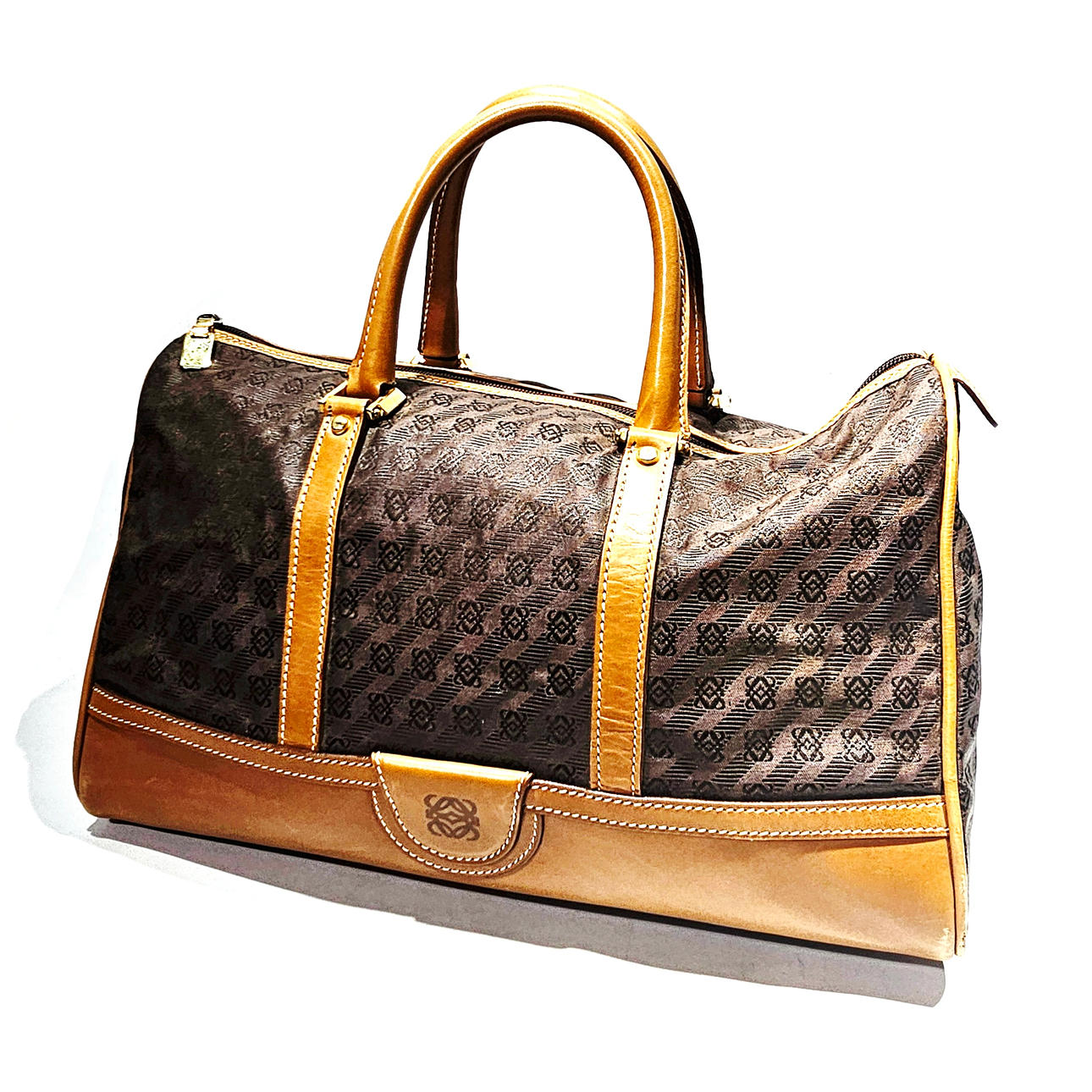 LOWE. Liten resväska i canvas och läder.