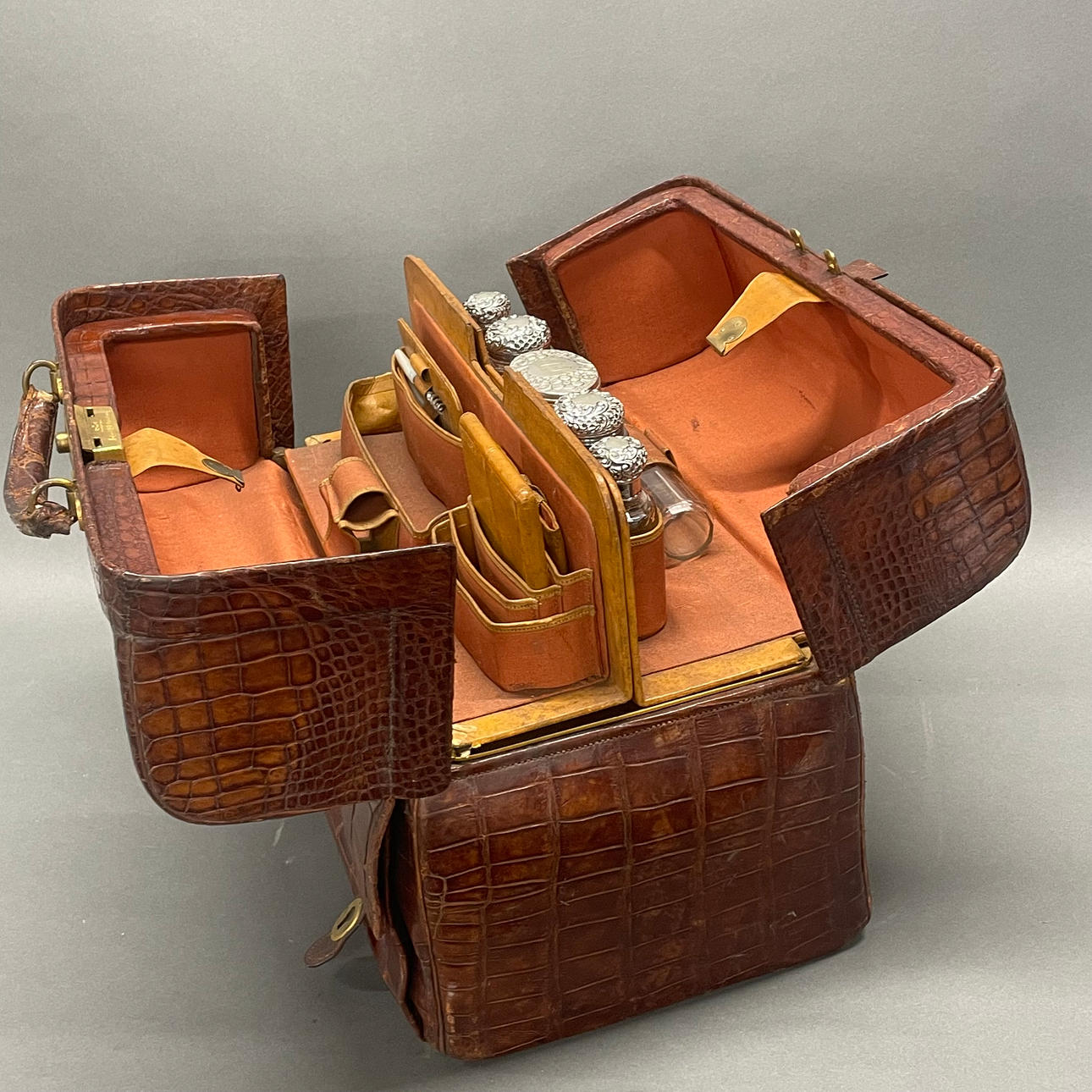 MAPPIN & WEBB GENTLEMAN'S TRAVELLING CASE.
