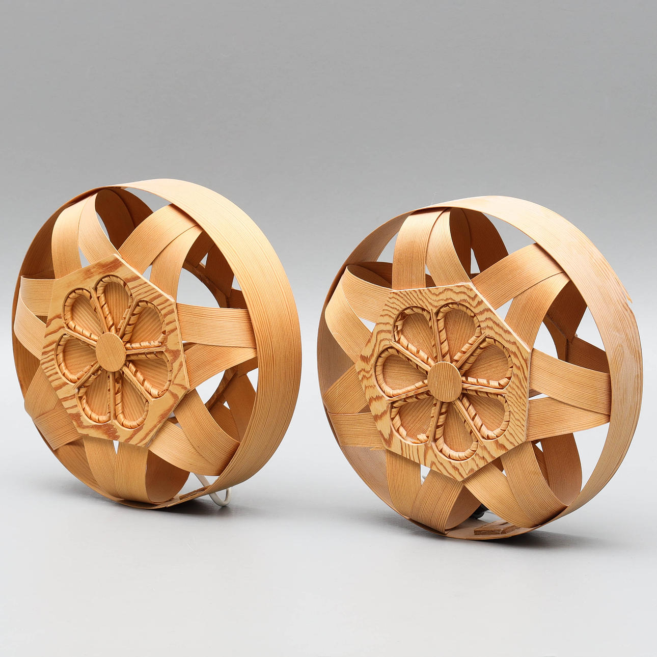 VÄGGLAMPOR, ett par, spånlampor, 1900-talets andra hälft.