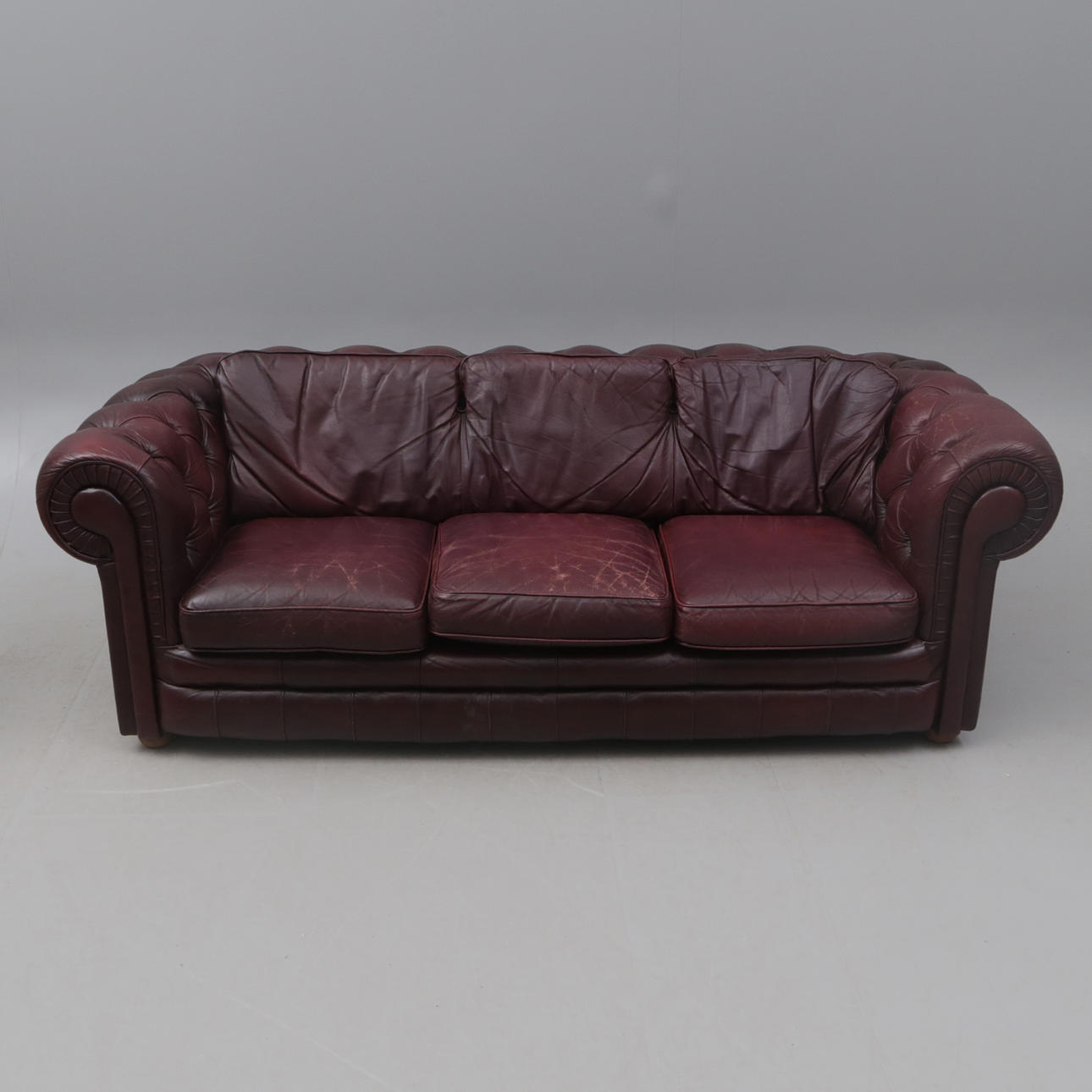 SOFFA, Chesterfield.