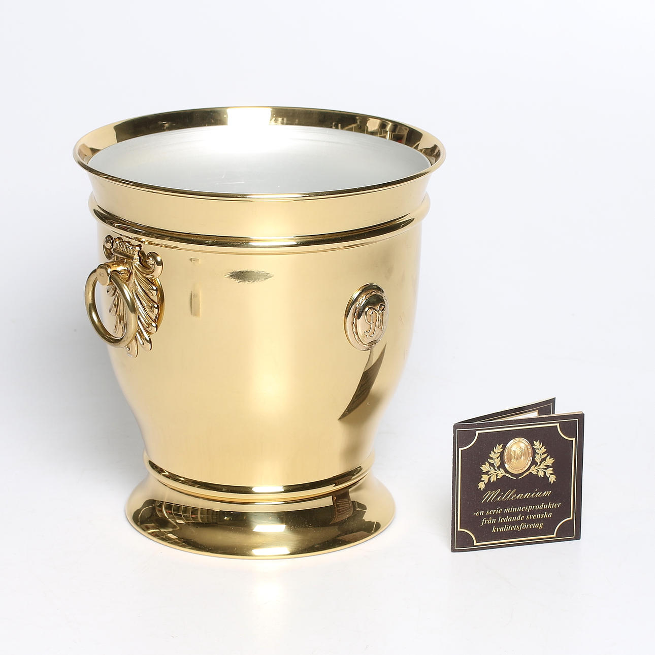 CHAMPAGNE- / VINKYLARE, mässing, "Millenium", Skultuna, 2000-tal.