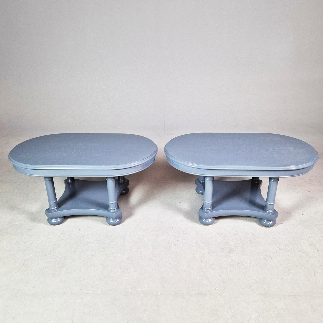 LÅGA BORD, ETT PAR.