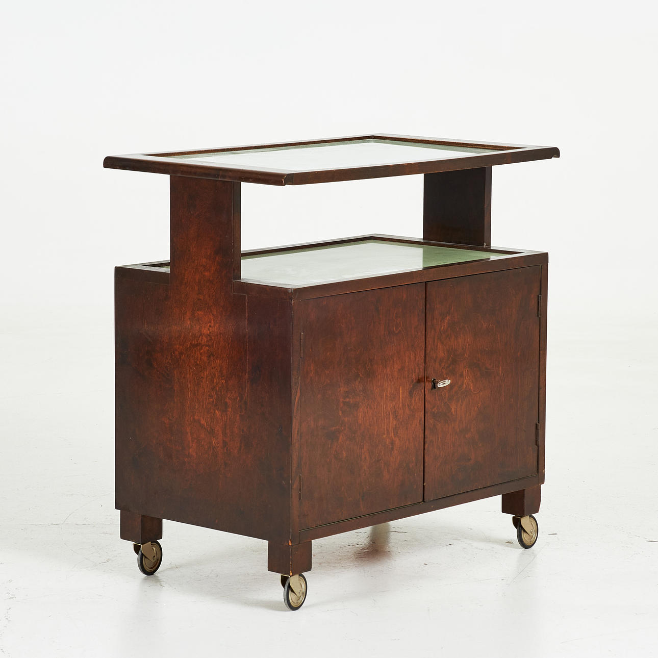 BARKABINET, 1920/30'erne, Mørkbejdset birk, hjul.