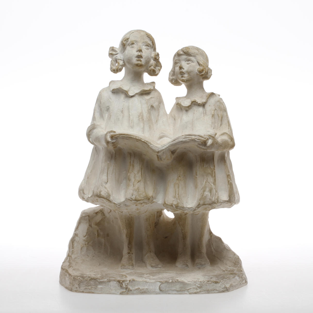 ALICE NORDIN. skulptur, gips, sjungande flickor, signerad.