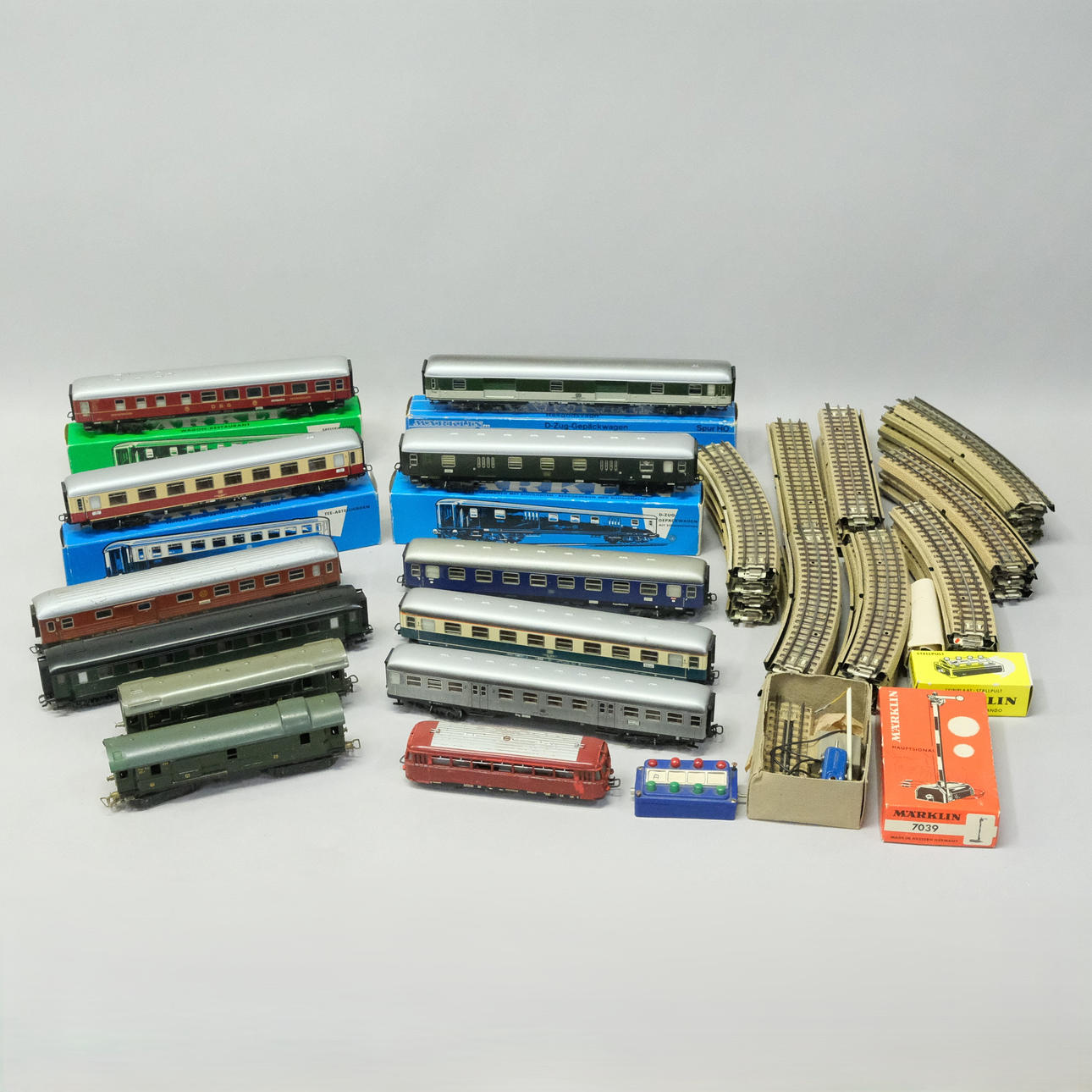 MARKLIN. MODEL TRAIN ITEMS. SCALE H0.