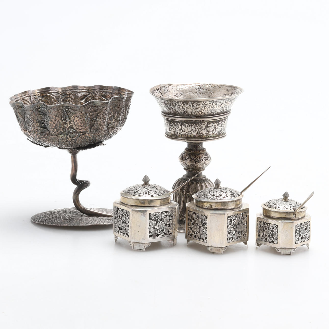 COLLECTION SILVER, 5 pieces, Weight approx. 469 grams.