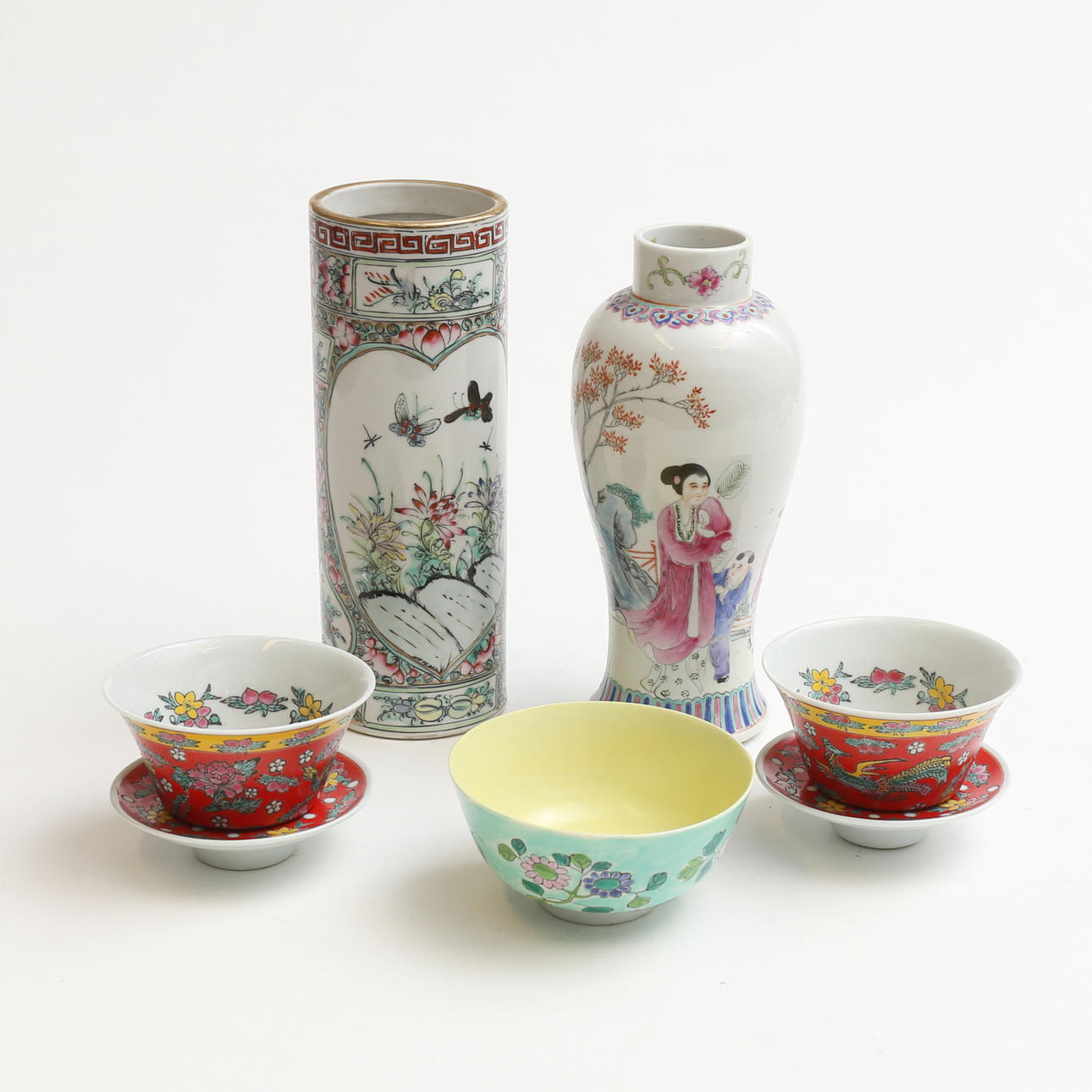 A set of 5 porcelain objects, China.