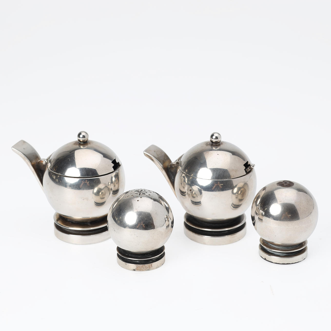 HARALD NIELSEN. HARALD NIELSEN. Georg Jensen. Pyramid pattern. Two mustard glasses, salt and pepper set. Design 632 Denmark (5).