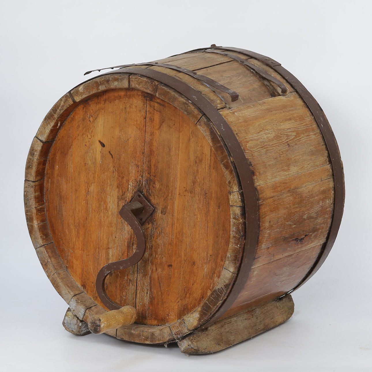 WASCHBECKEN MIT BUTTERKERN „ODER“, 19. JAHRHUNDERT.