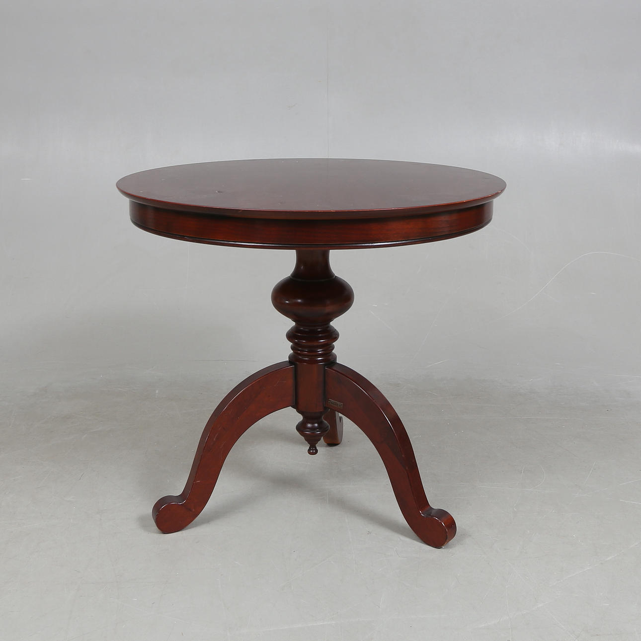 TABLE, Grange, France contemporary.