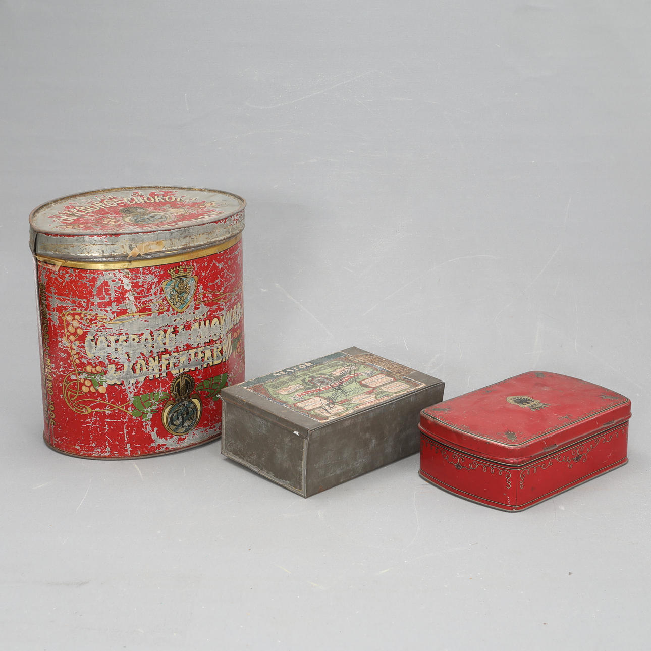 PLÅTBURKAR, tre stycken.