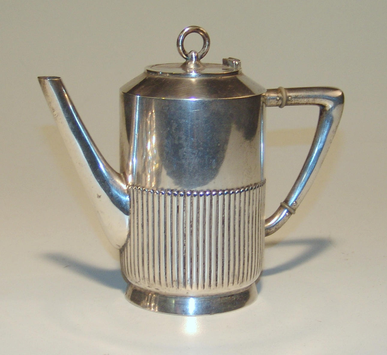 KAFEKANNA, JUGEND, GEBR.KÜHN SILBERWARENFABRIK IN SCHWÄBISCH GMÜND. Gebr.Kühn Silberwarenfabrik in Schwäbisch Gmünd.