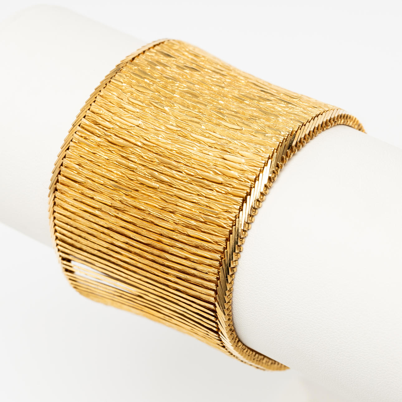 BRACELET, gold, 18K, foreign stamps.