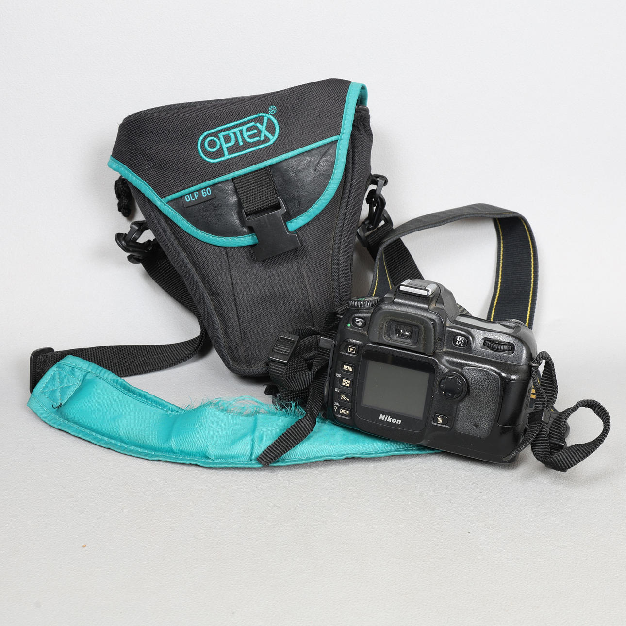 A CASED NIKON D50 CAMERA AND LENS.