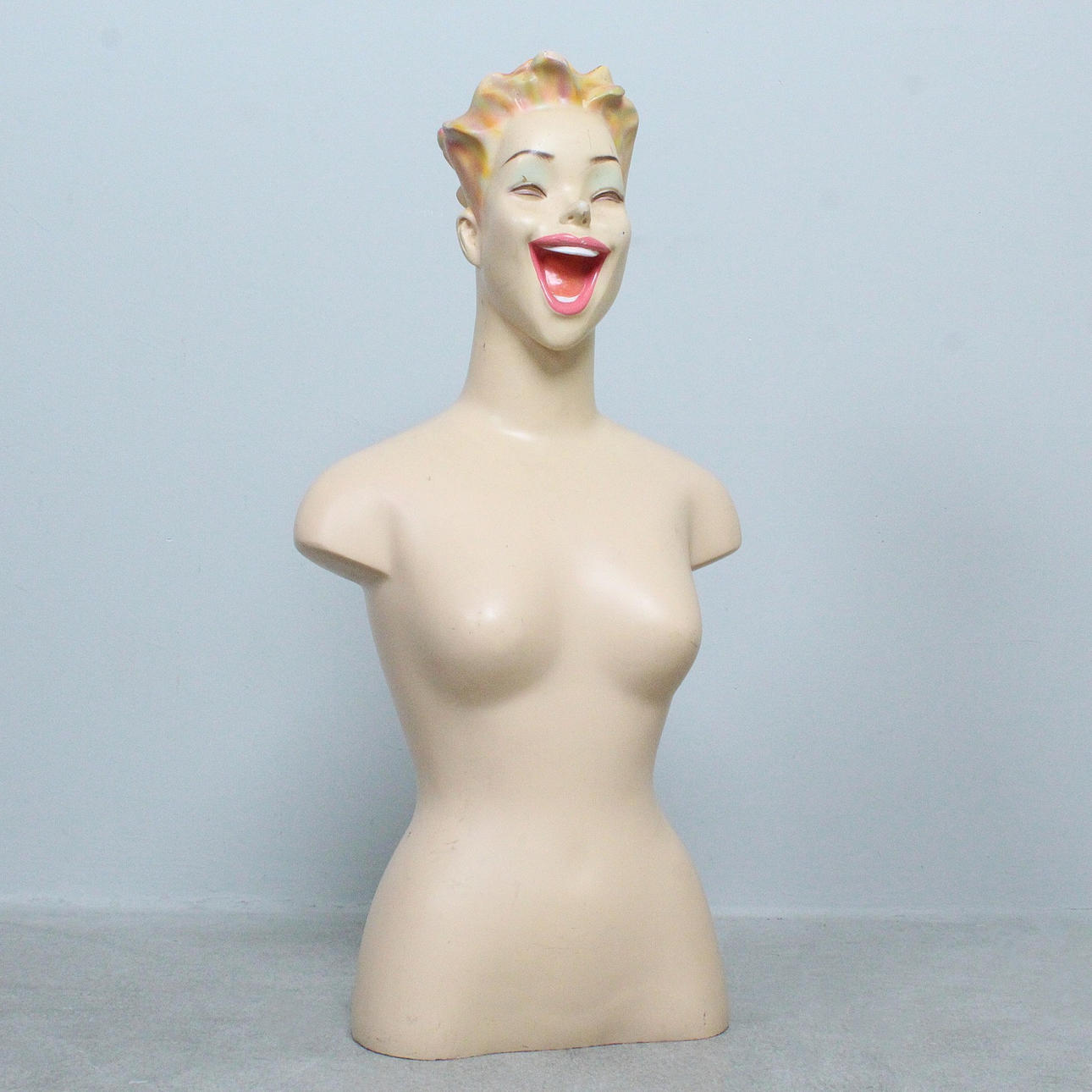 Sculpture/Window mannequin.