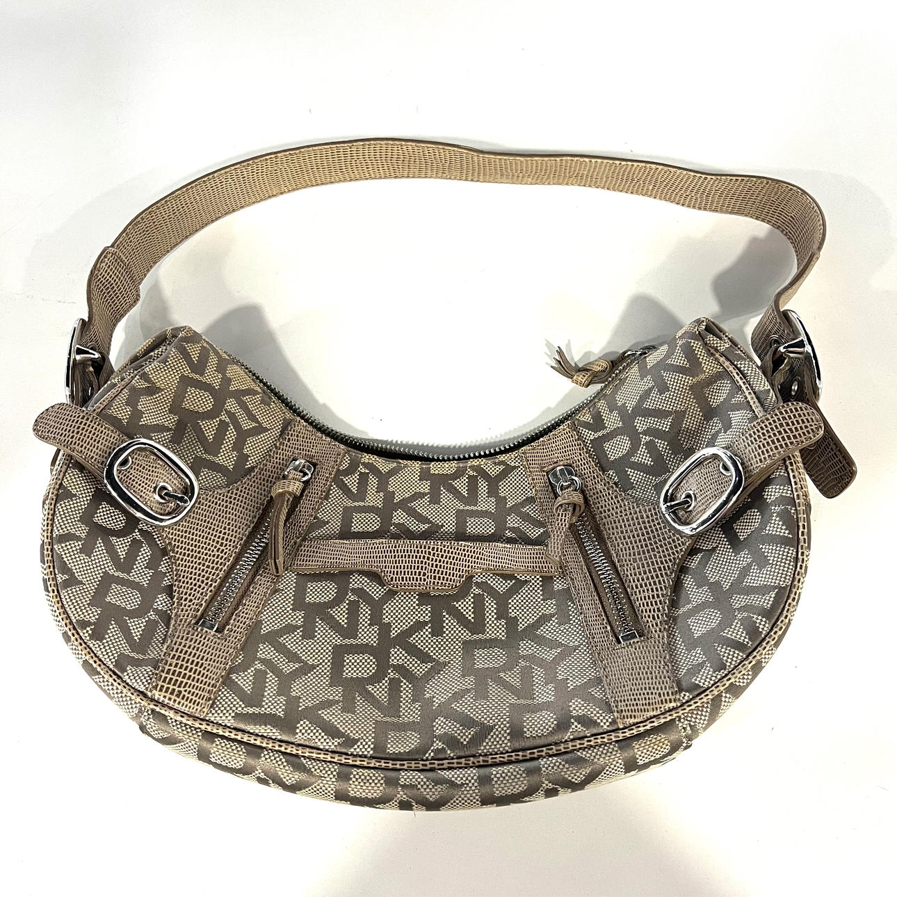 DKNY Canvas taske med huslogo i nuancer af beige.