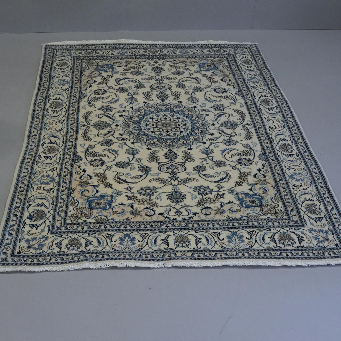 PERSISK KNYTTEDE MEDALJONGTÆPPE, NAIN.