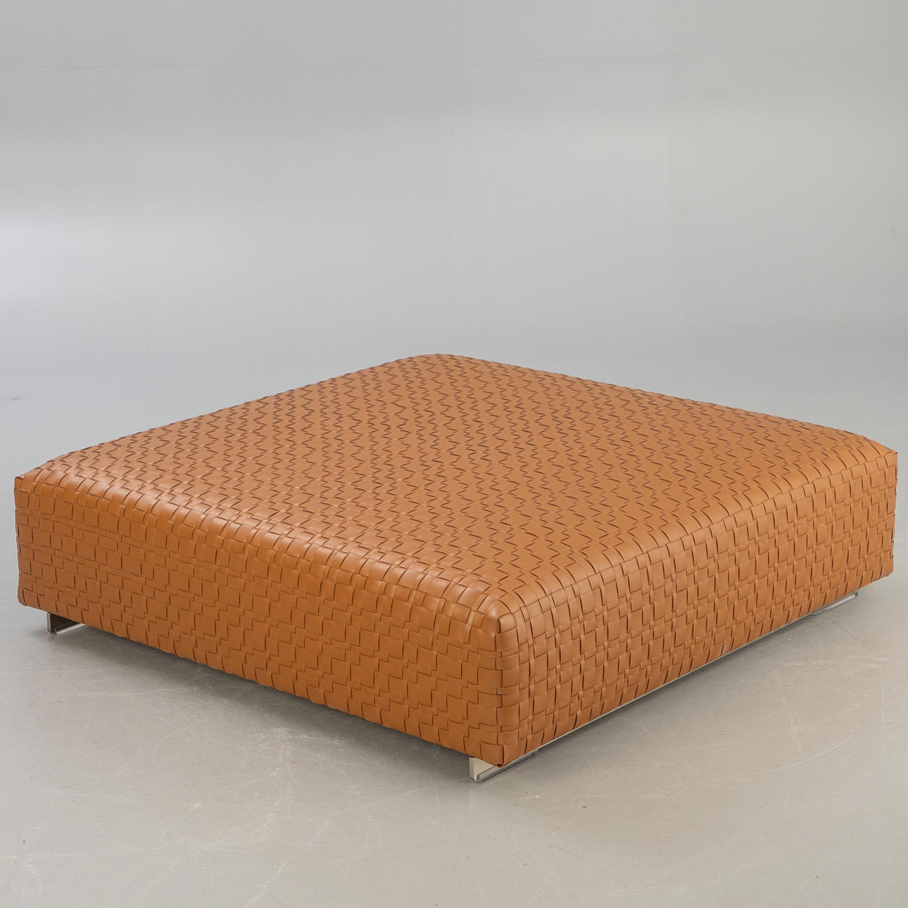 Flexform, stool 'Bangkok', leather, 2021.