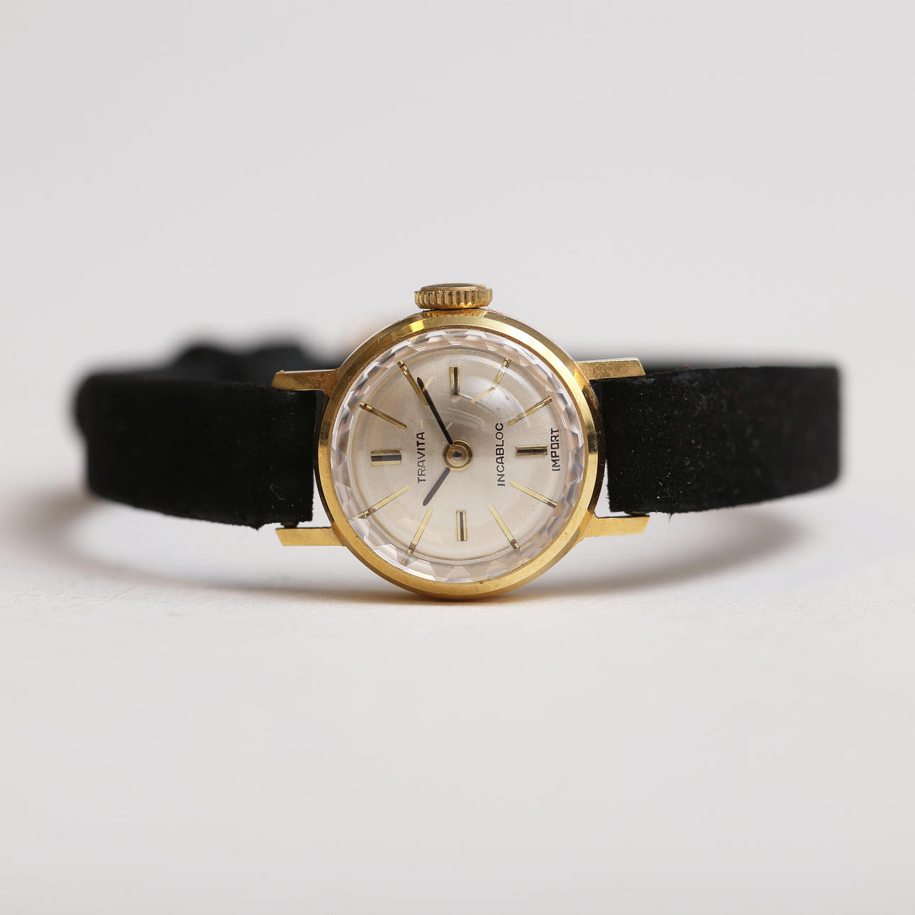 TRAVITA, armbåndsur, etui 18k.