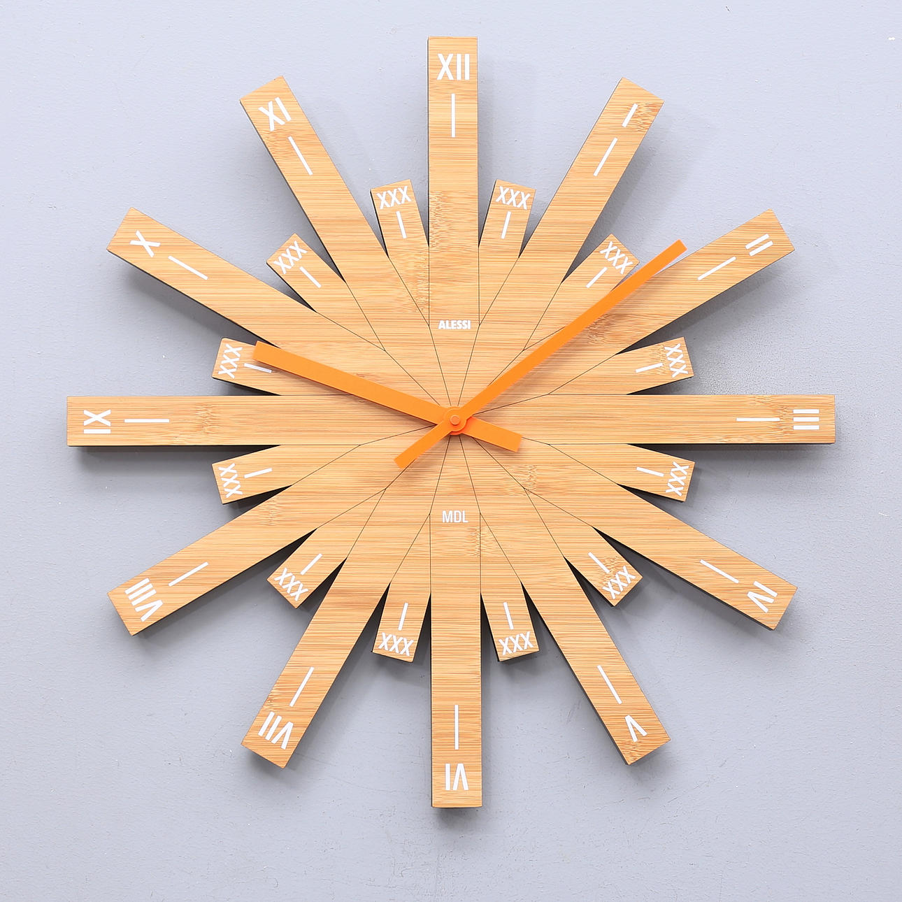 MICHELE DE LUCCHI. Seinäkello, ”Raggiante”, bambu, Alessi.