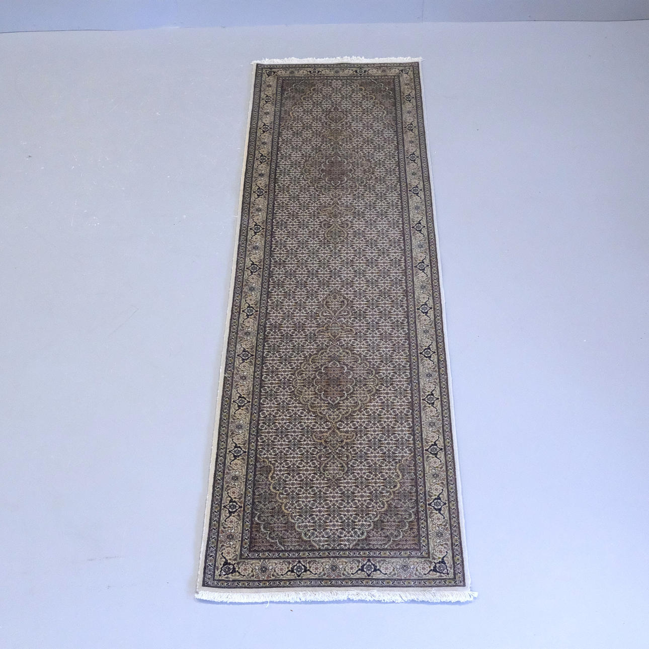 GALLERIMÅTTE, TABRIZ.